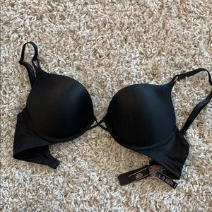 Victoria’s Secret Bombshell Plunge Push Up Bra 32C